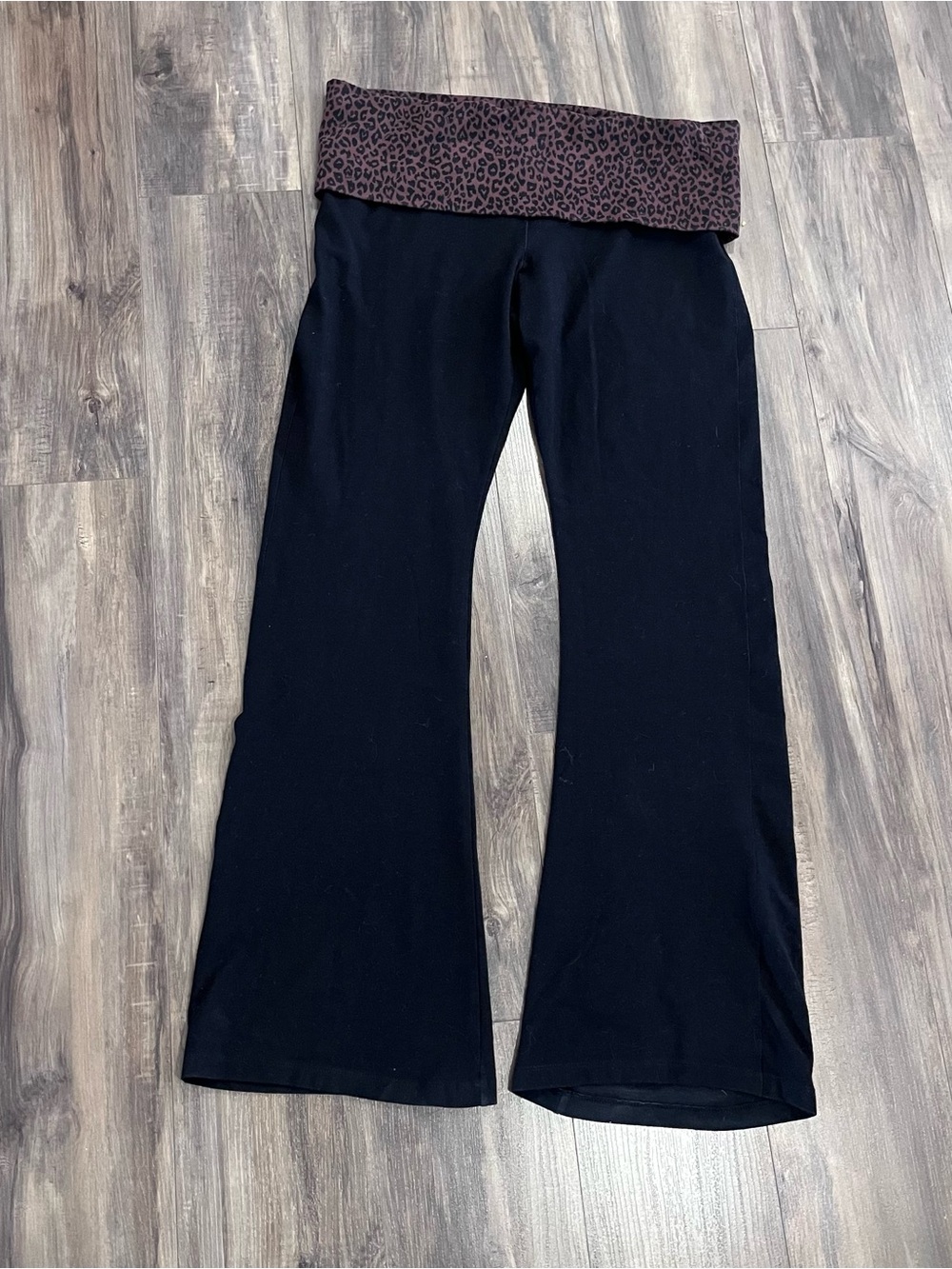 Victoria’s Secret Fold Over Flare Yoga Pants with Leopard Waistband - Picture 2 of 6